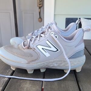 New Balance molded baseball cleats - boys size 7